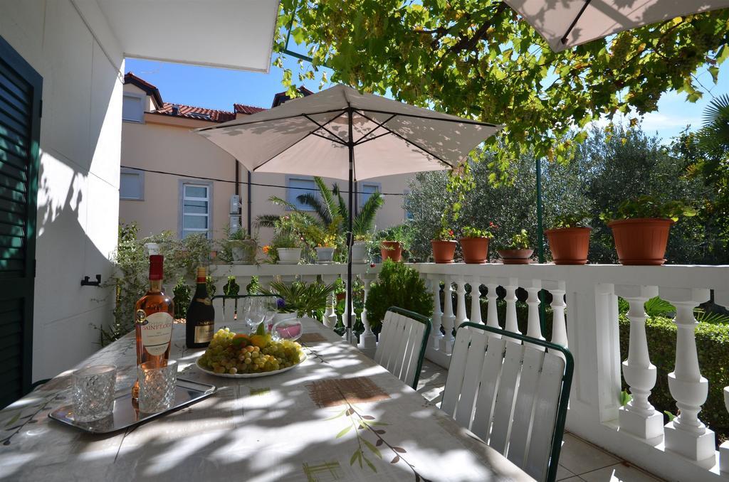 Apartments Branko Водице Екстер'єр фото