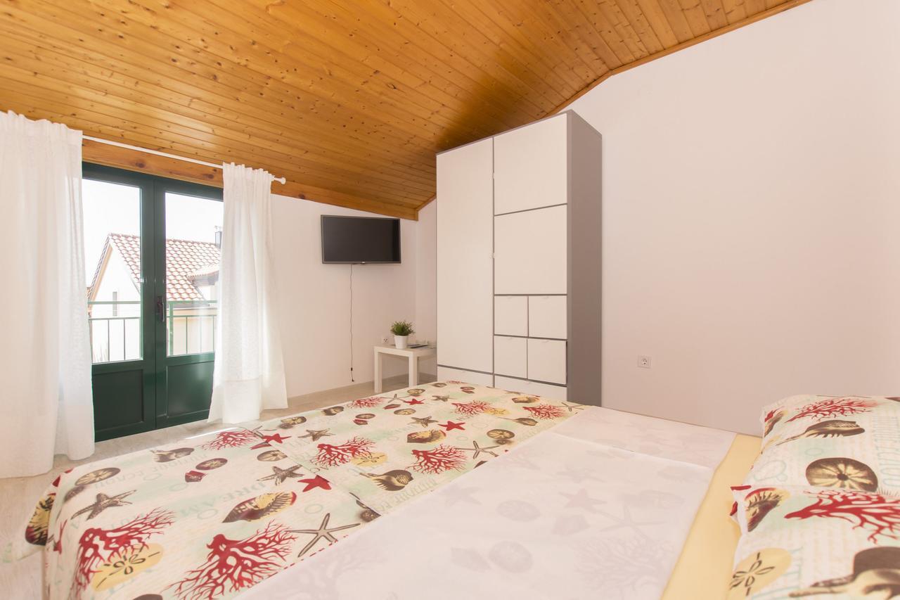 Apartments Branko Водице Екстер'єр фото